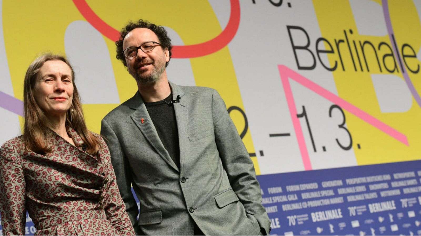 La directora gerente del festival de cine de Berlín (Berlinale), Mariette Rissenbeek y su director artístico, Carlo Chatrian, en la rueda de prensa de la presentación de su 70ª edición. El evento se desarrollará entre el 20 de febrero y el 1 de marzo