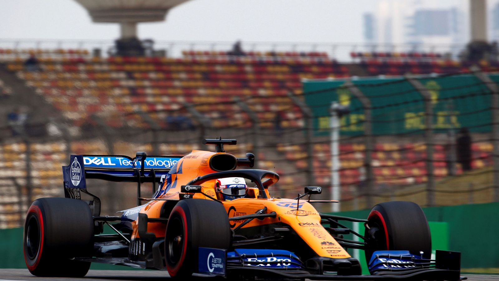 Imagen del Gran Premio de China de 2019, con el piloto español Carlos Sainz (McLaren).