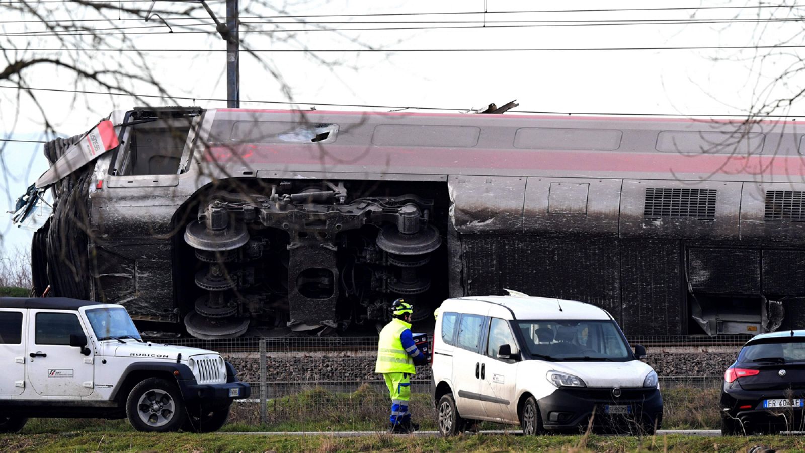 Imagen del tren que ha descarrilando cerca de Milán, en el norte de Italia