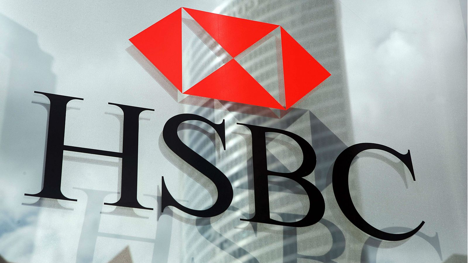 HSBC recortará 35.000 empleos en tres años tras ganar un 53 % menos en 2019