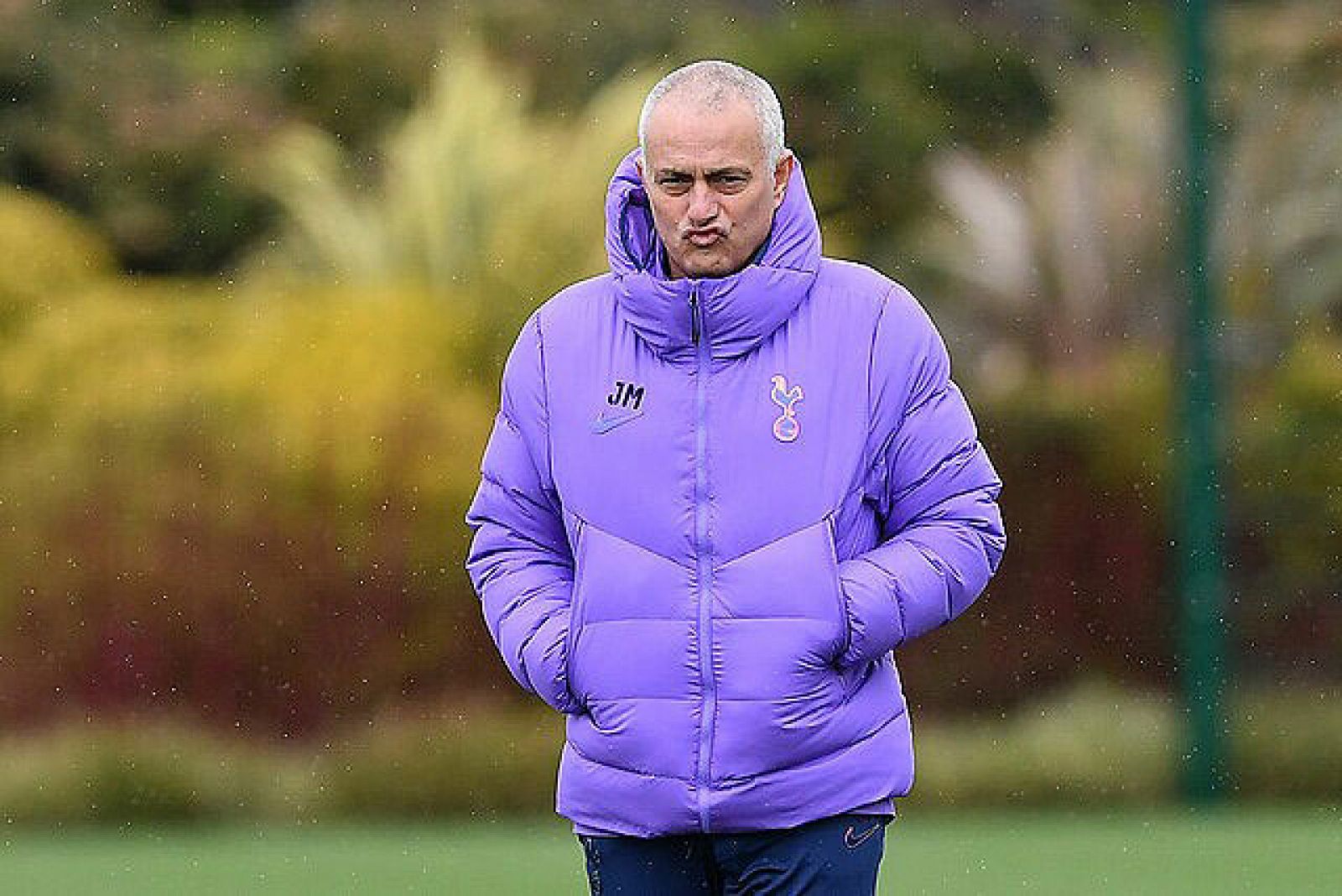 El entrenador del Tottenham, Jose Mourinho, en el entrenamiento previo al partido de octavos de Champions.