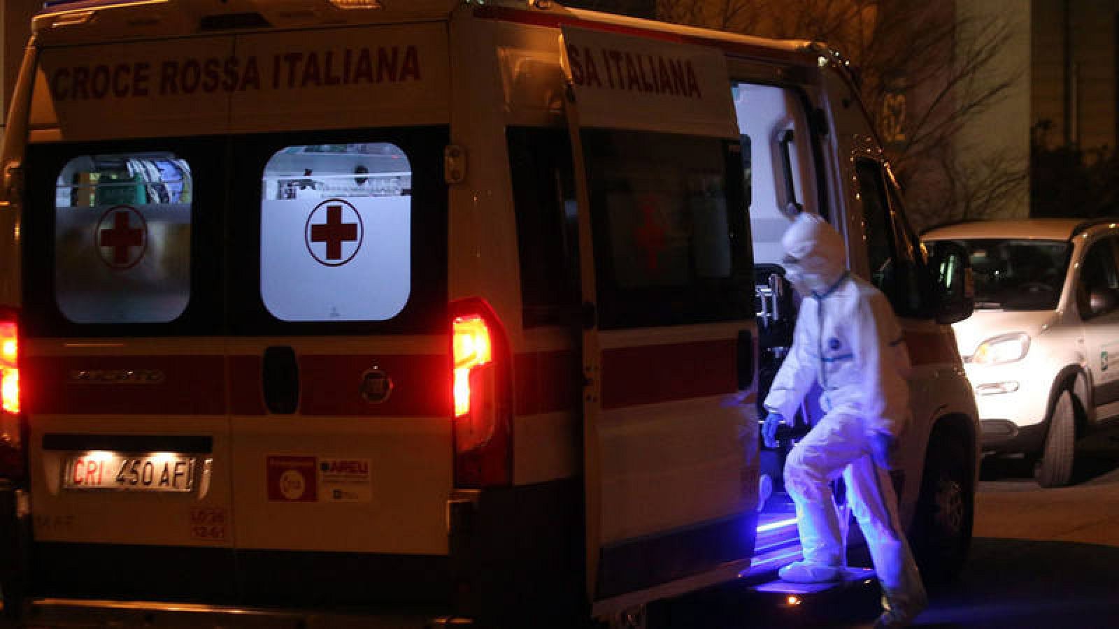 Imagen de una ambulancia de la Cruz Roja italiana. 