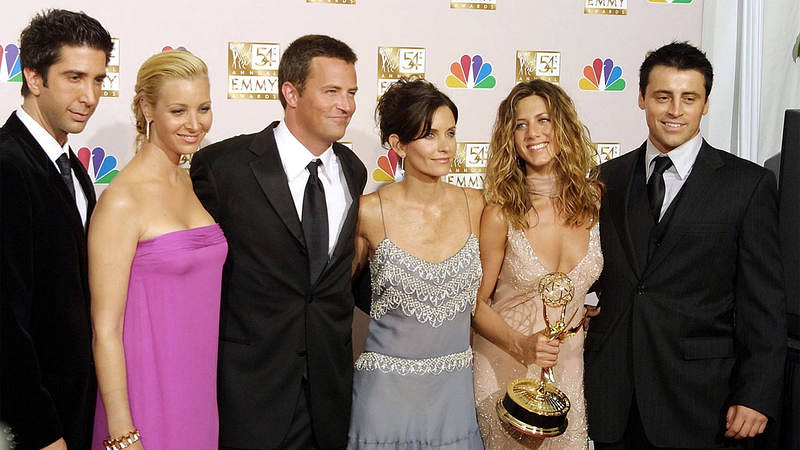 De izquierda a derecha David Schwimmer, Lisa Kudrow, Mathew Perry, Courtney Cox, Jennifer Aniston y Matt LeBlanc en una imagen de septiembre de 2002. 