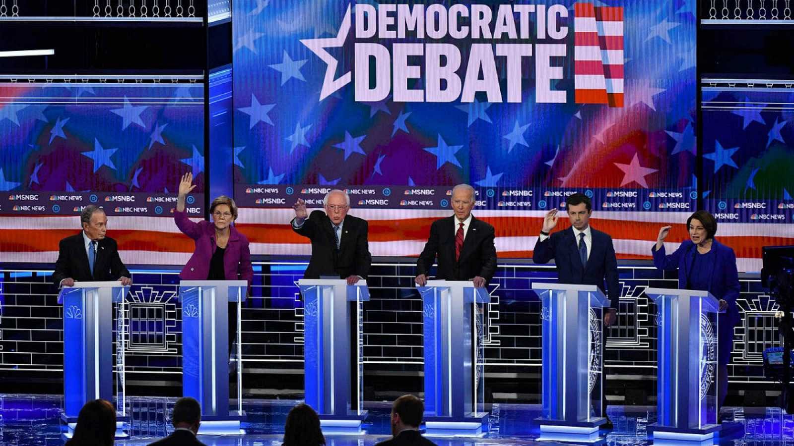 Los demócratas, todos contra Sanders en último debate antes del Súper Martes