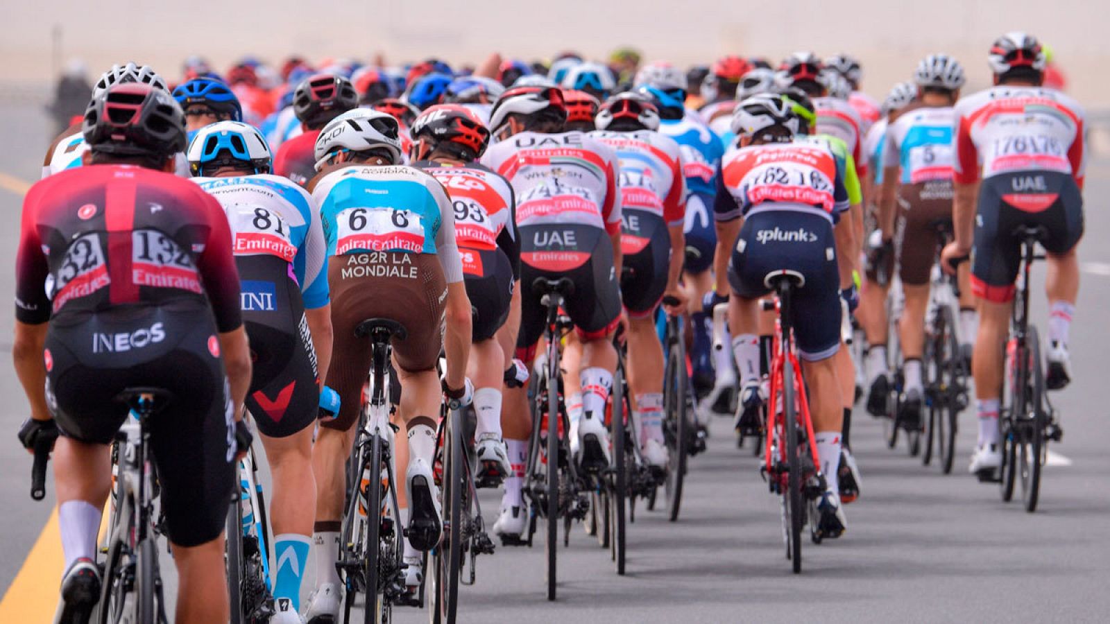 Ciclistas durante el UAE tour en Dubai, Emiratos Árabes