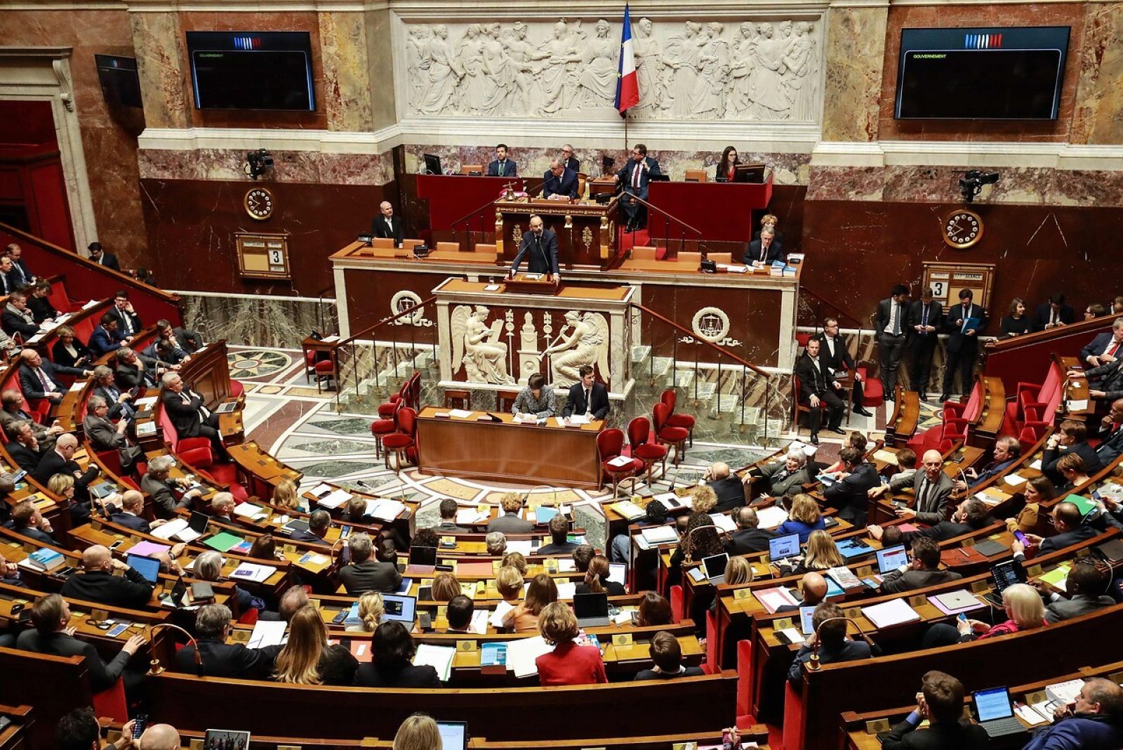  El Parlamento francés durante la moción de censura al Ejecutivo