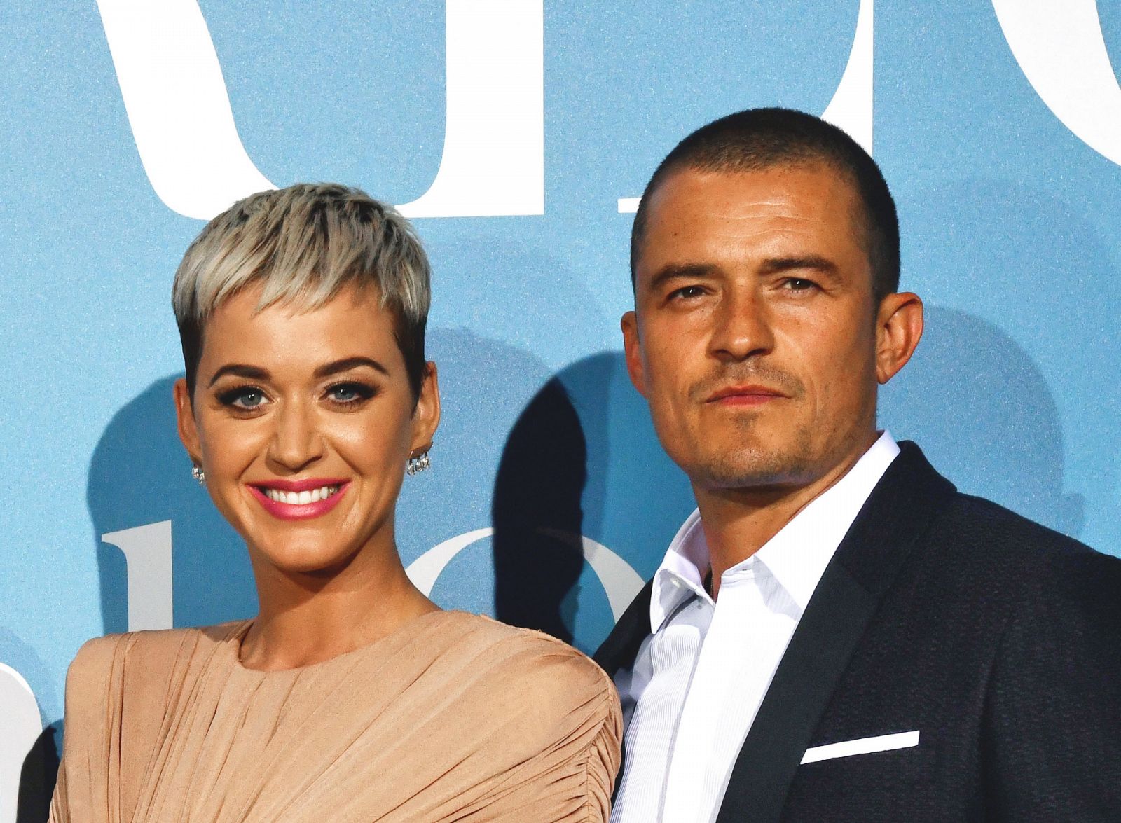 Katy Perry y Orlando Bloom posan ante los fotógrafos en 2018