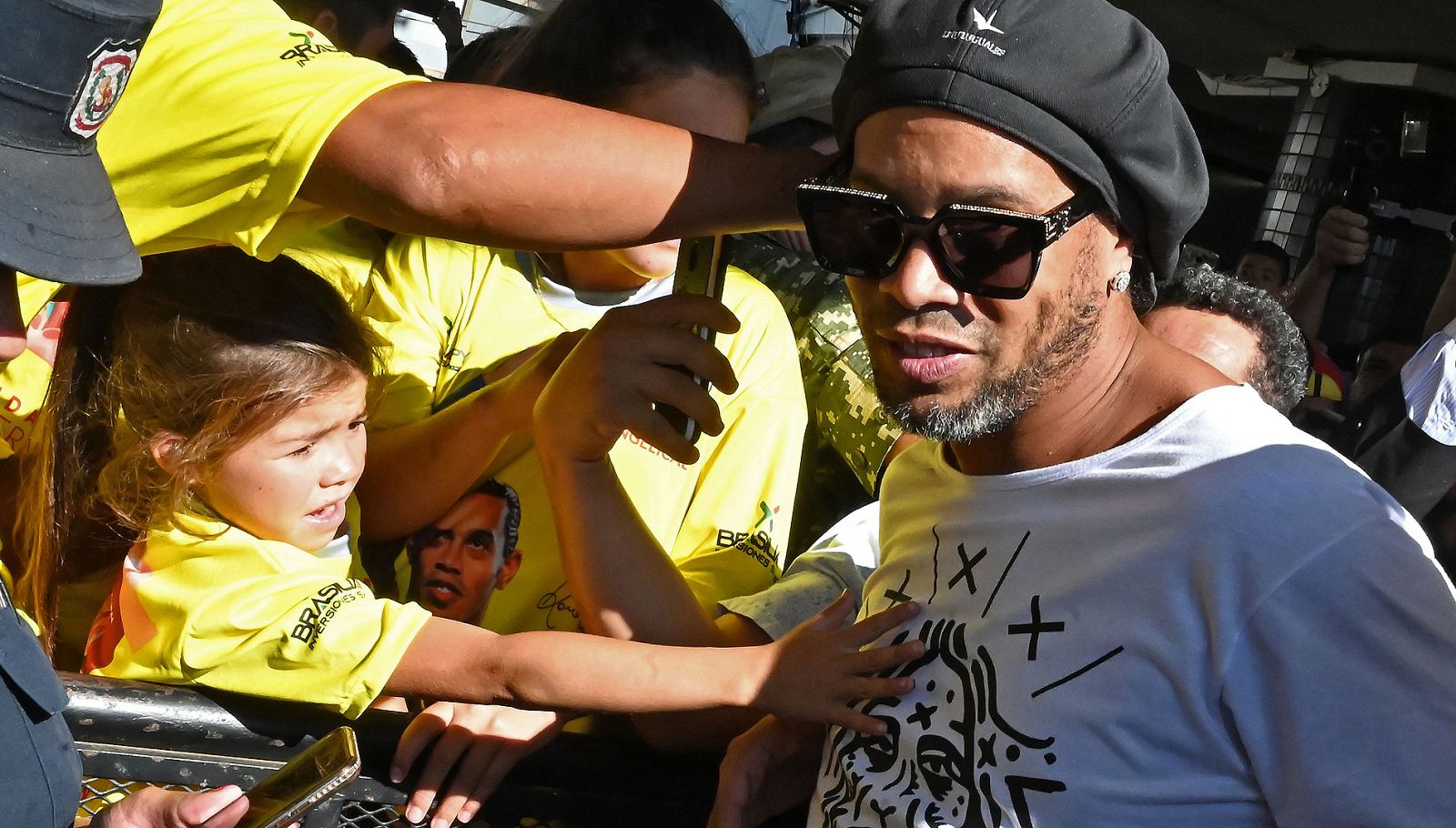 Ronaldinho, entre los aficionados en Asunción.