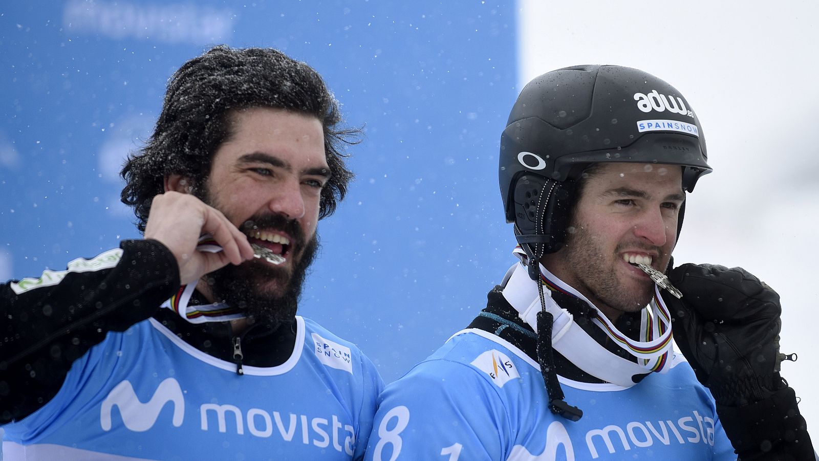 Regino Hernández y Lucas Eguibar, en el podio de los Mundiales de Sierra Nevada 2017.