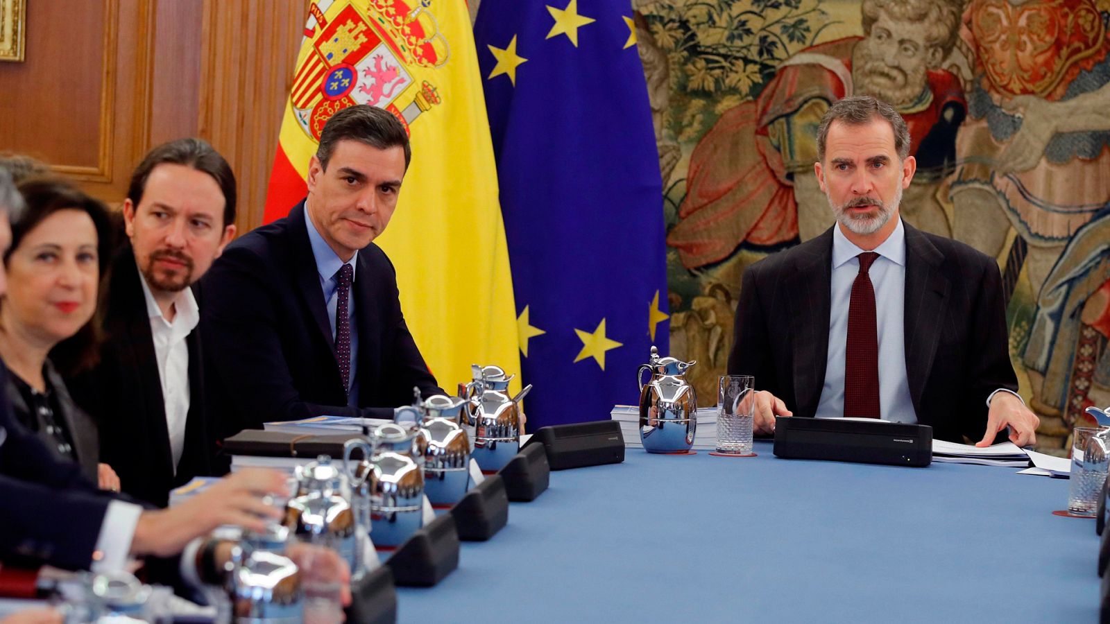 El rey Felipe preside en Zarzuela la reunión del Consejo de Seguridad Nacional, en la que está el líder de Unidas Podemos, Pablo Iglesias.