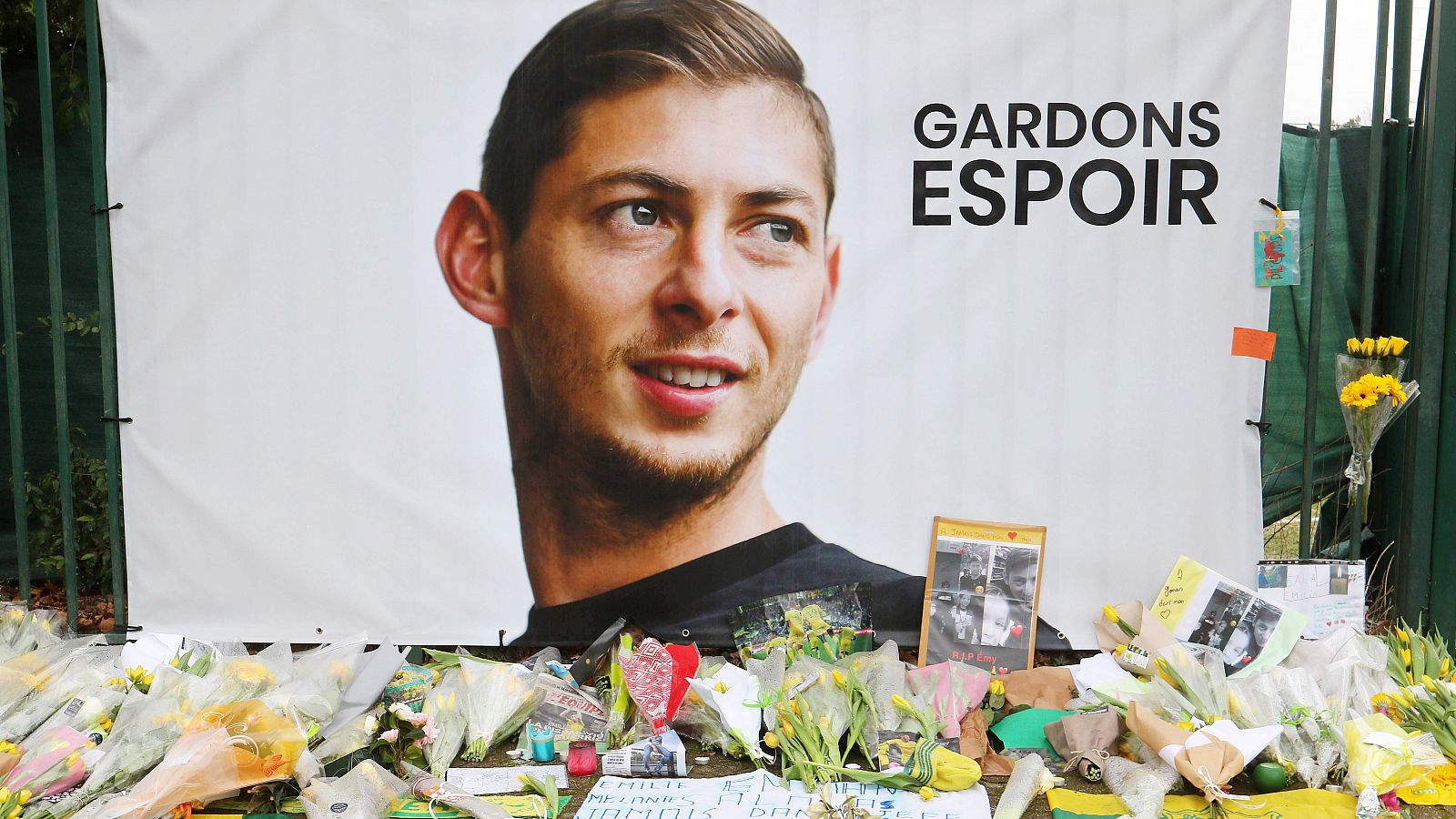 Imagen del homenaje al futbolista argentino Emiliano Sala en Nantes.