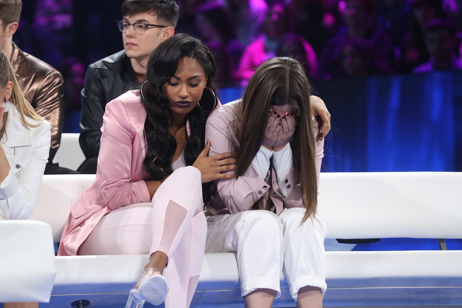  Nia y Eva lloran en la gala 7 de Operación Triunfo