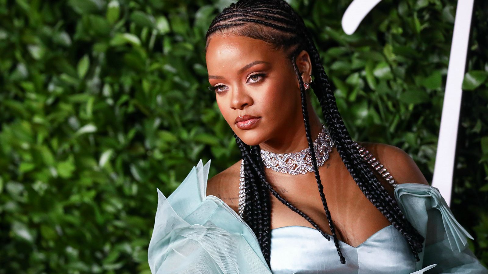 Rihanna en los Fashion Awards 2019 en Londres.