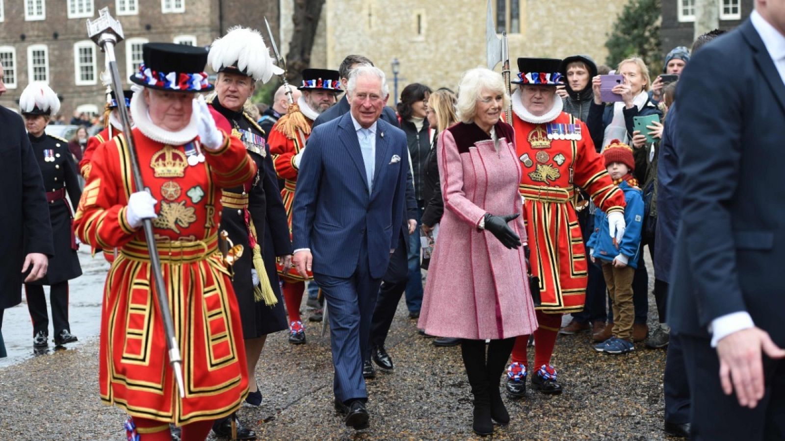 El príncipe Carlos de Inglaterra junto a su mujer Camila en una imagen de febrero de 2020. 