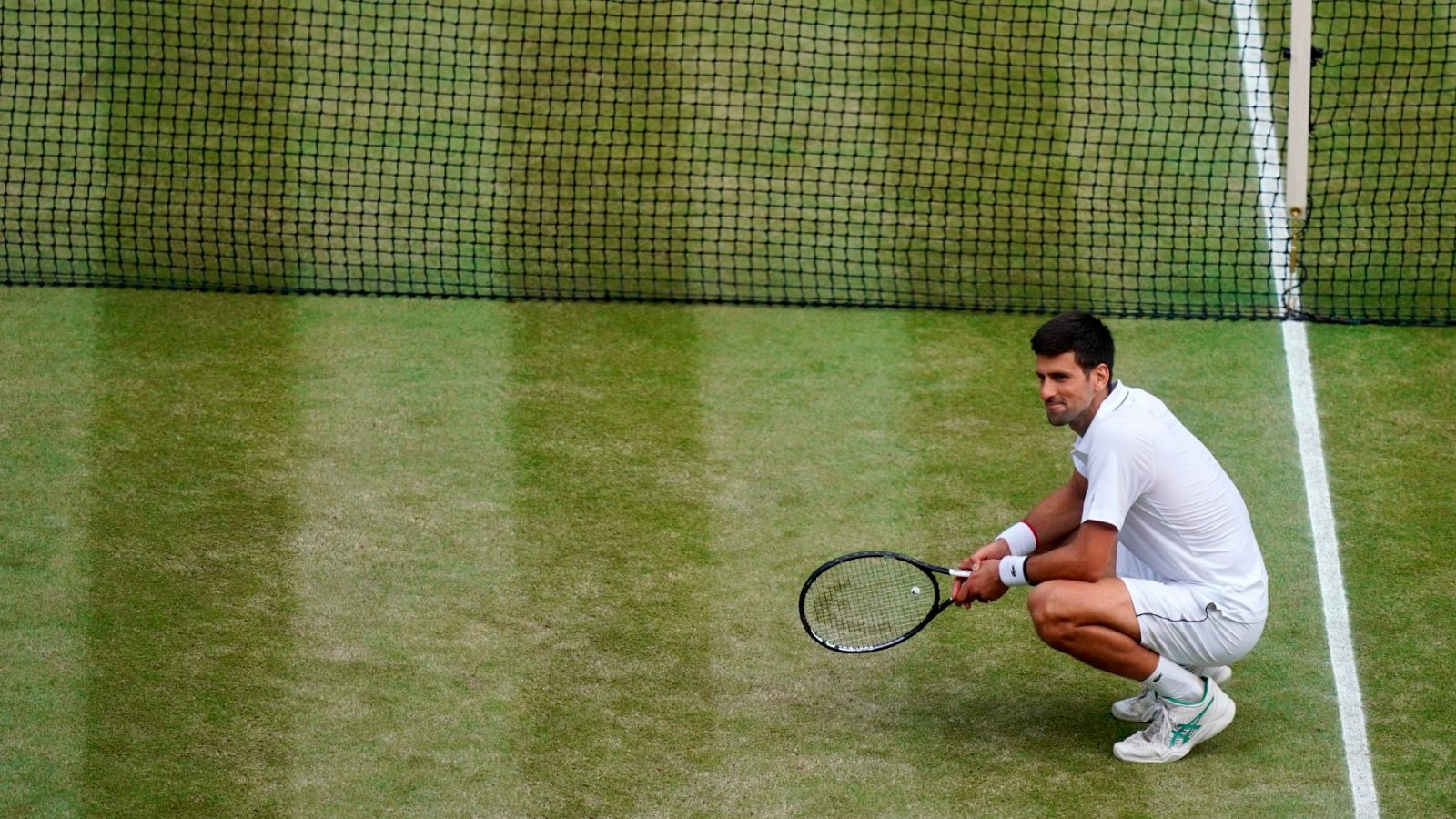 El tenista serbio Novak Djokovic durante el encuentro de Wimbledon que le enfrentaba a Roger Federer