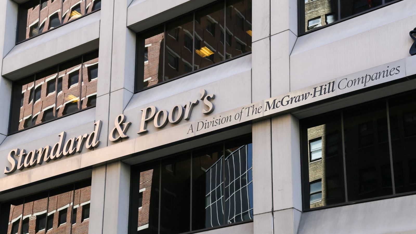 Fachada de Standard & Poor's en Manhattan