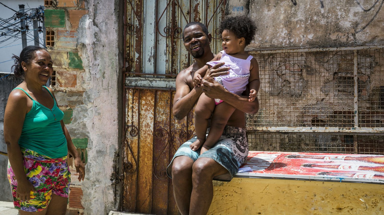 Familia en un barrio de Brasil. 