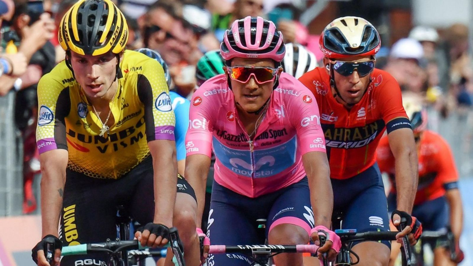 El ciclista esloveno Primoz Roglic, el ecuatoriano Richard Carapaz y el italiano Vincenzo Nibali durante el Giro 2019.