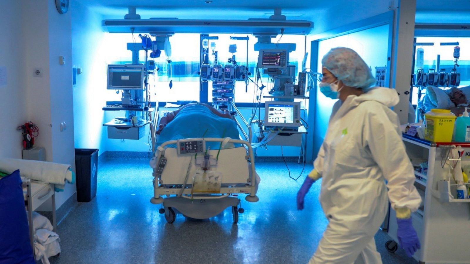 Imagen de una unidad de cuidados intensivos durante el pico de la pandemia.