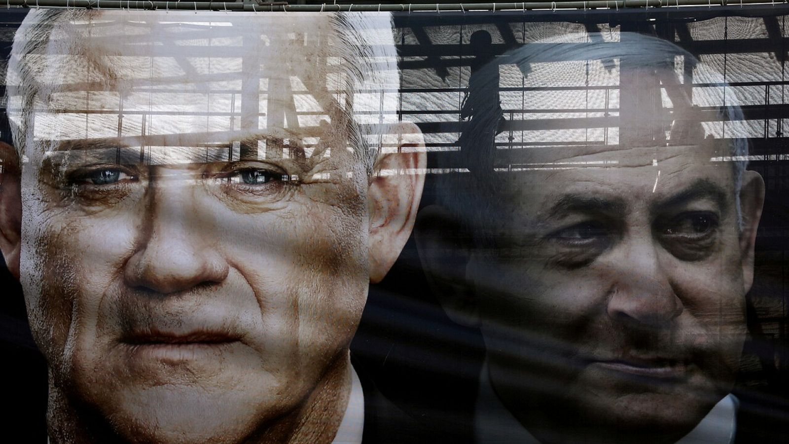 Cartel con retratos de Gantz y Netanyahu en Tel Aviv, Israel