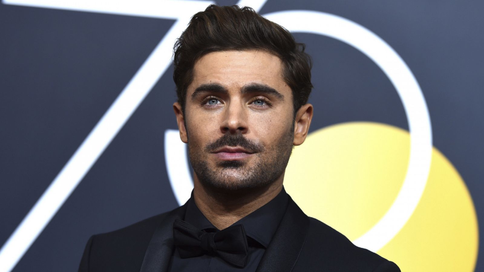 Zac Efron decepciona a las redes ante su ausencia en el singalong de Disney