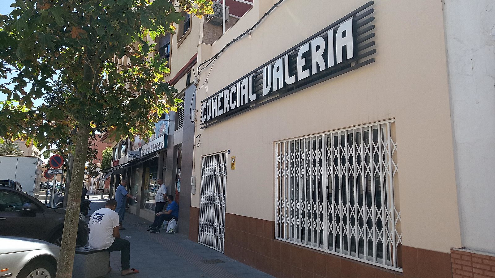 Imagen de un establecimiento de Melilla cerrado por el estado de alarma
