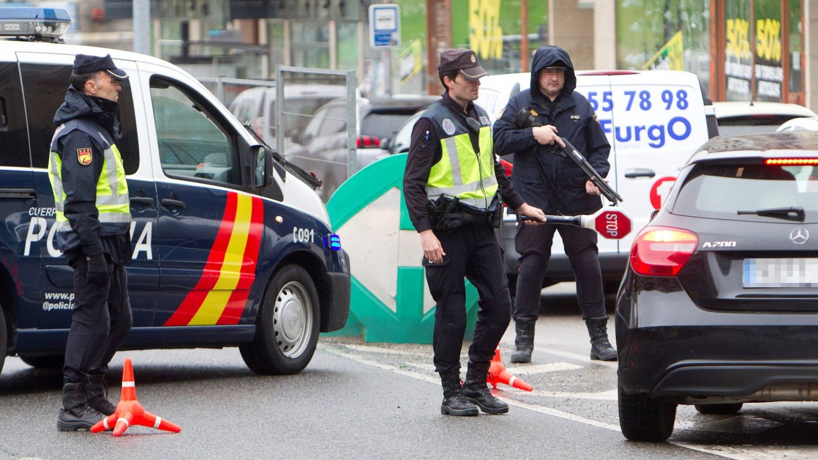 Control de la Policía Nacional a la salida de la ciudad de Vigo