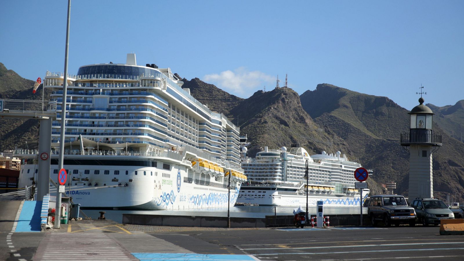 Dos cruceros italianos atracados en el puerto de Tenerife