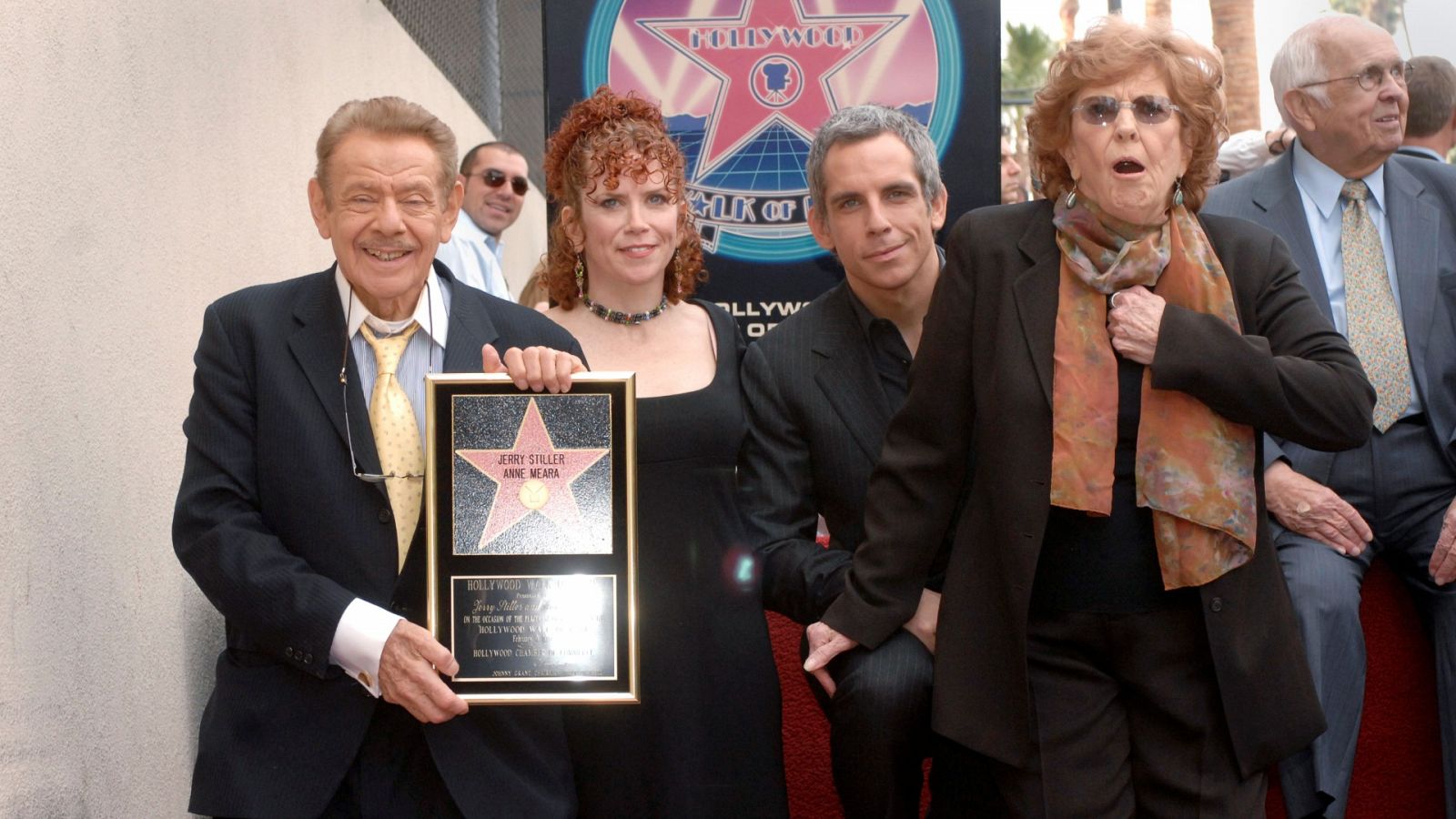 Jerry Stiller con sus hijos y su esposa en el Paseo de la Fama de Hollywood (2007)