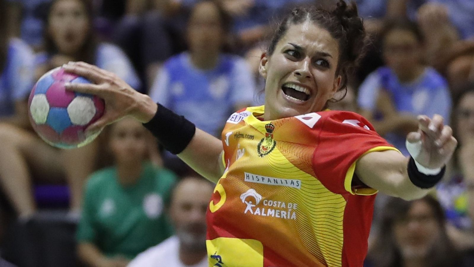 María Núñez, en un partido con la selección española de balonmano.