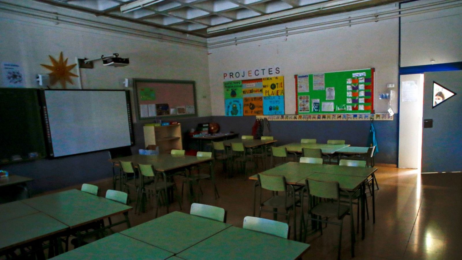 Vista de un aula vacía de la Escola l'Estel de Barcelona