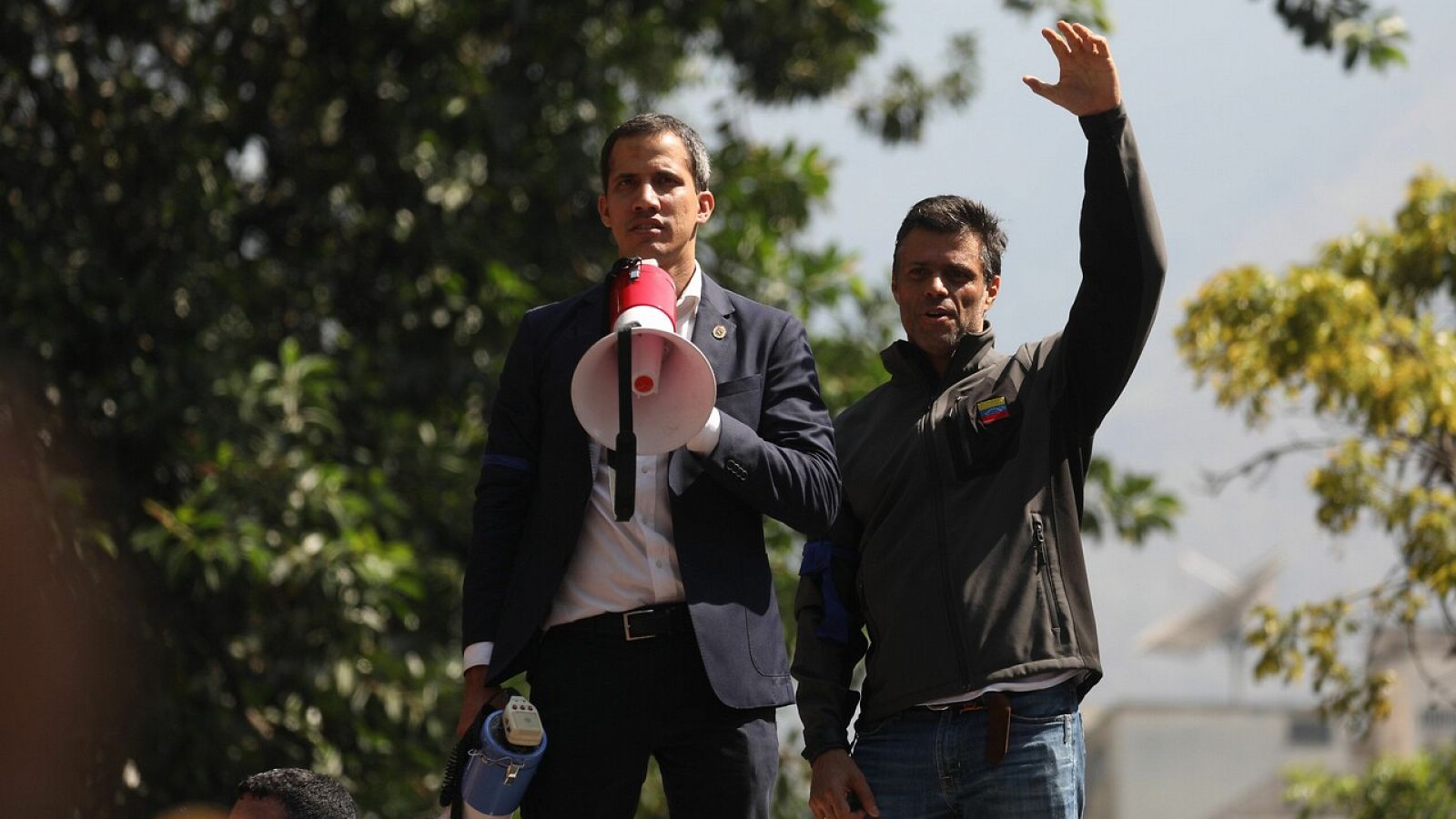 Imagen de archivo de Guaidó (i) y del opositor Leopoldo López (d) durante una manifestación en 2019, Caracas