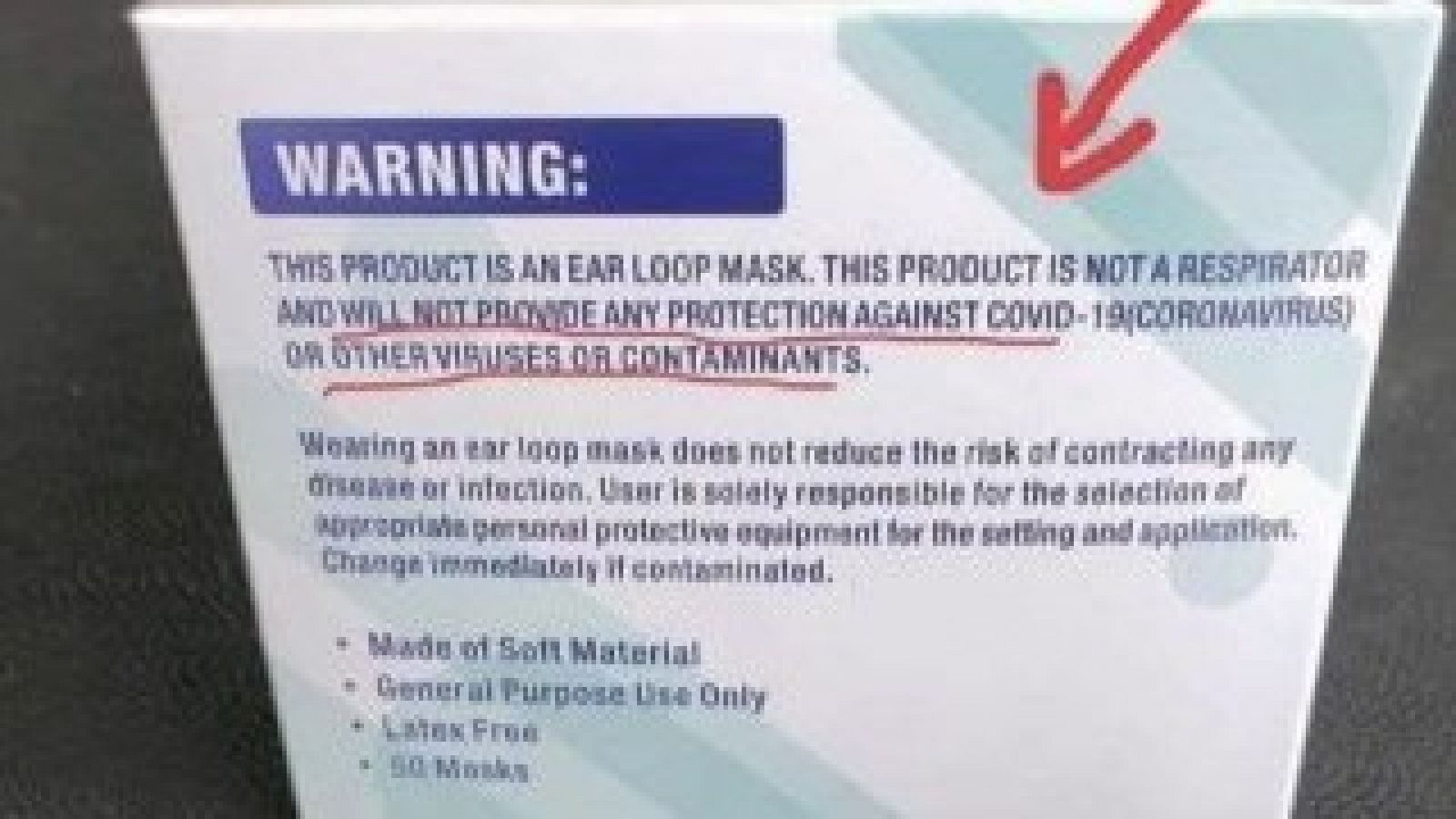 Foto de la caja de mascarillas norteamericanas con el aviso sobre la protección del contagio.