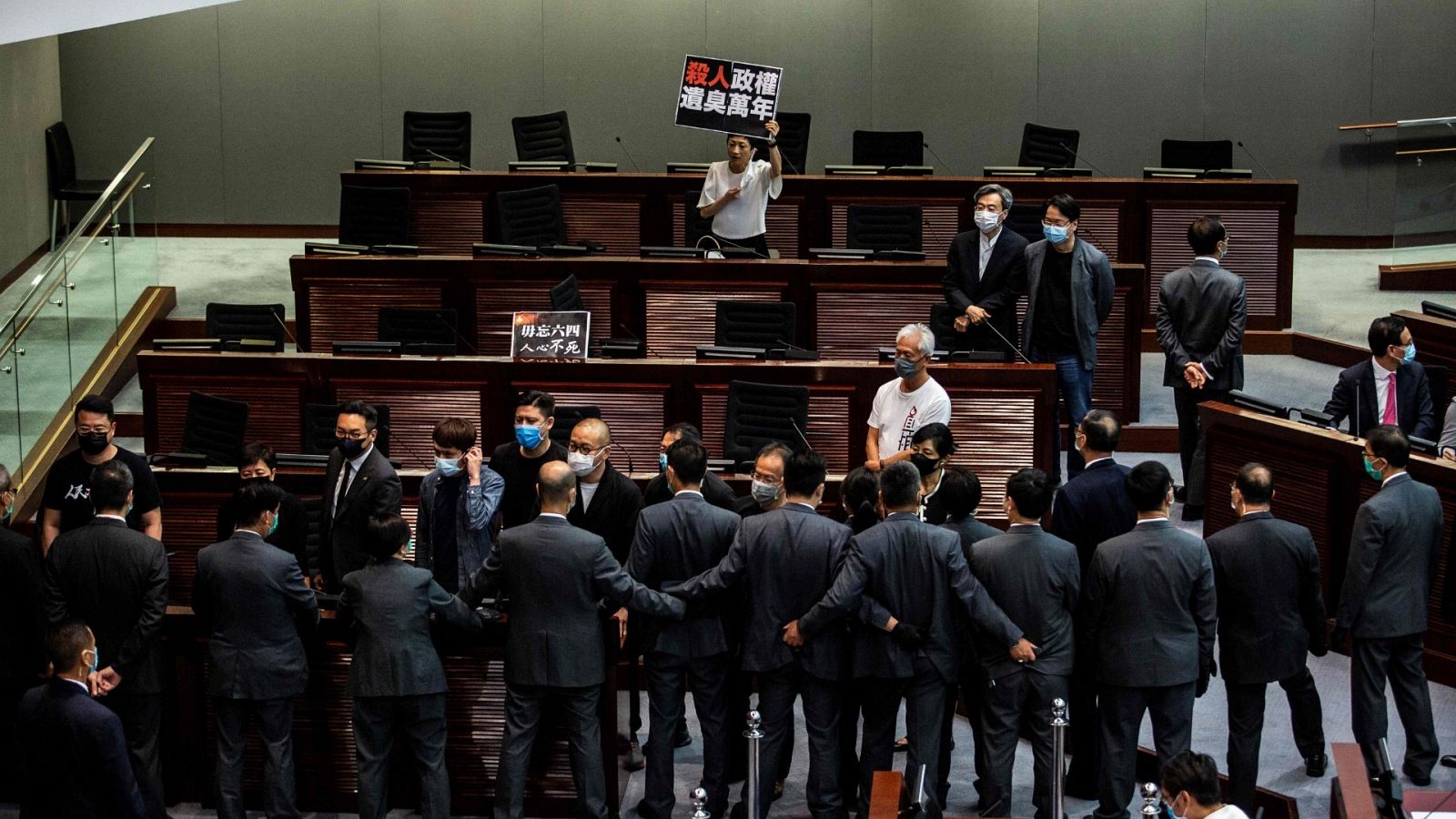  El Legislativo de Hong Kong aprueba la polémica ley del himno nacional chino