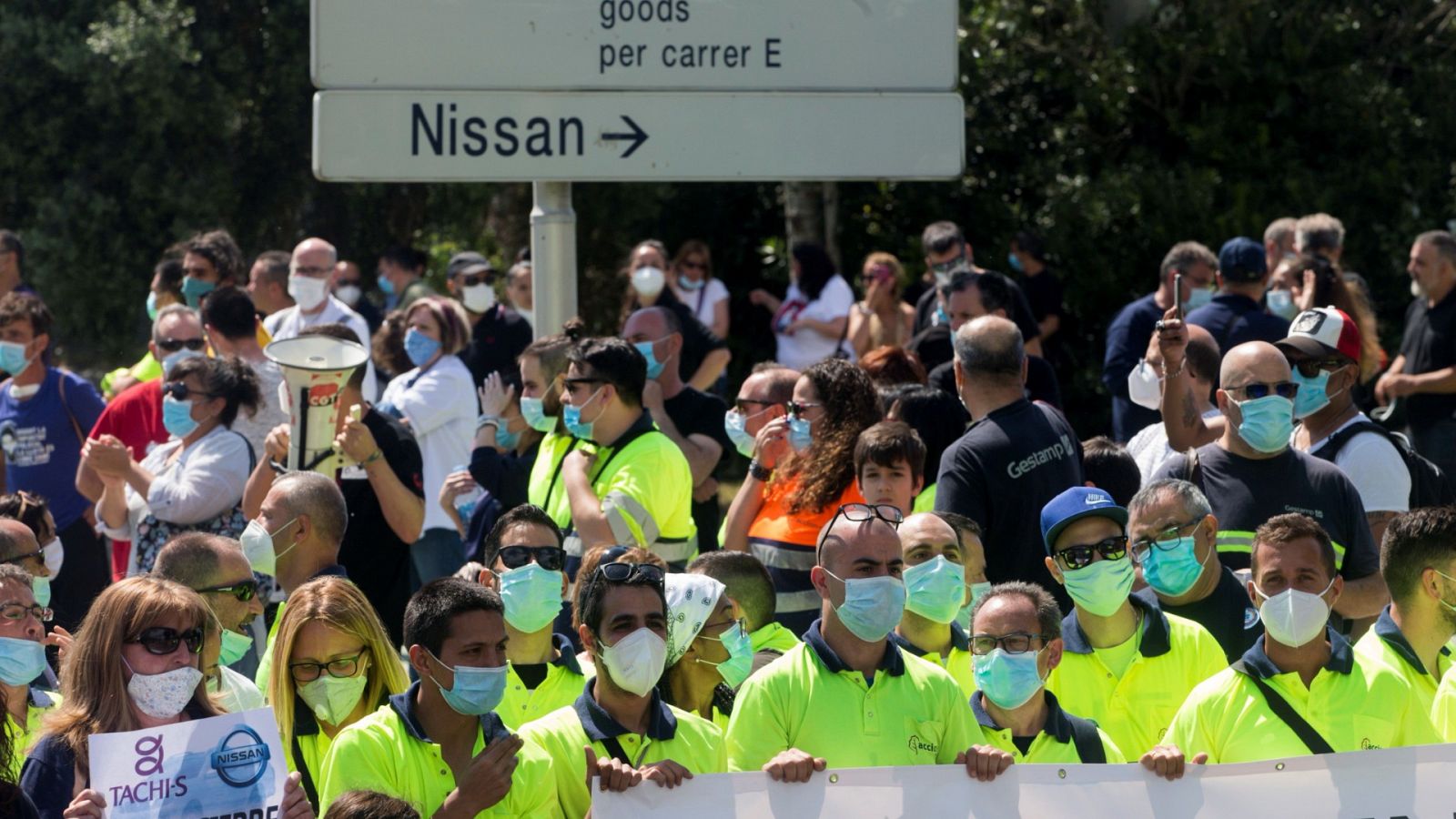 Trabajadores de empresas proveedoras y subcontratadas de Nissan protestan contra el cierre de sus plantas en Cataluña