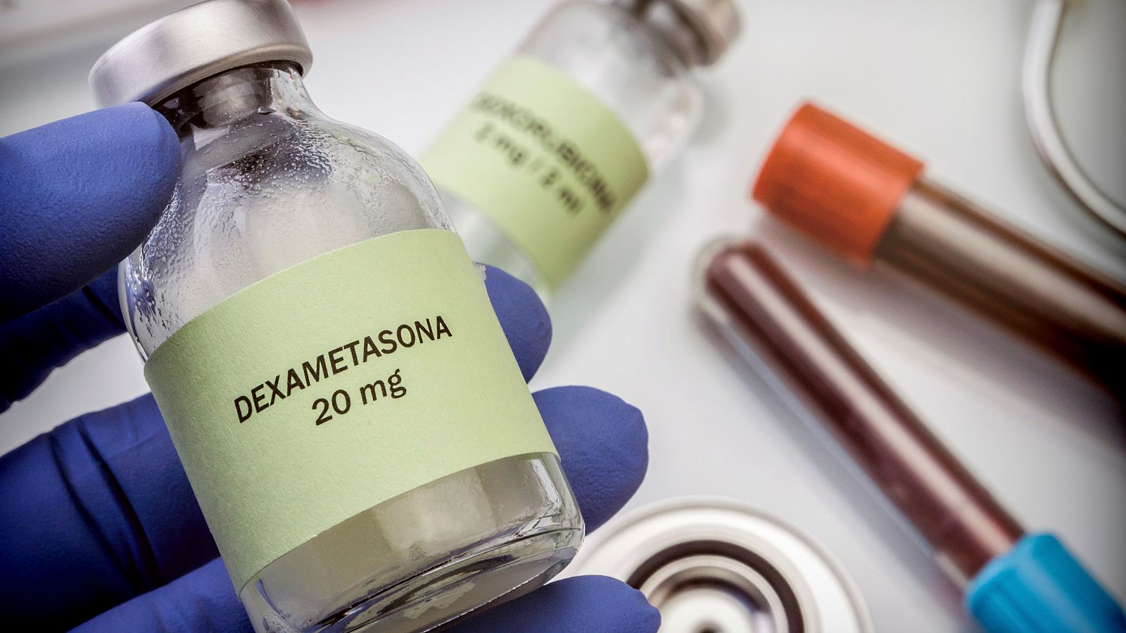 La Dexametasona se basa en esteroides y se emplea para reducir inflamaciones en diferentes patologías. La Dexametasona se basa en esteroides y se emplea para reducir inflamaciones en diferentes patologías.