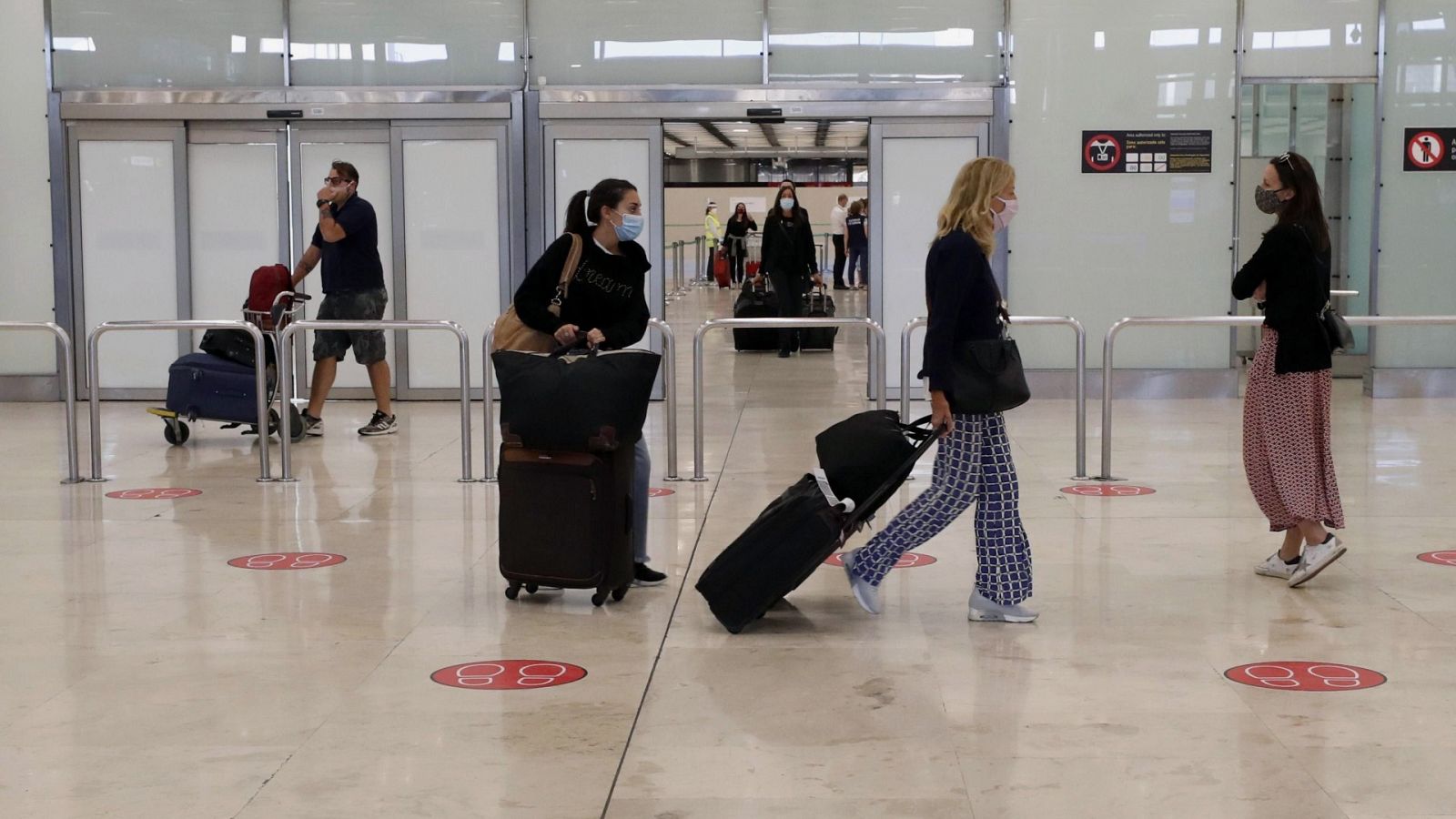 Pasajeros en la Terminal 4 del Aeropuerto de Madrid-Barajas 