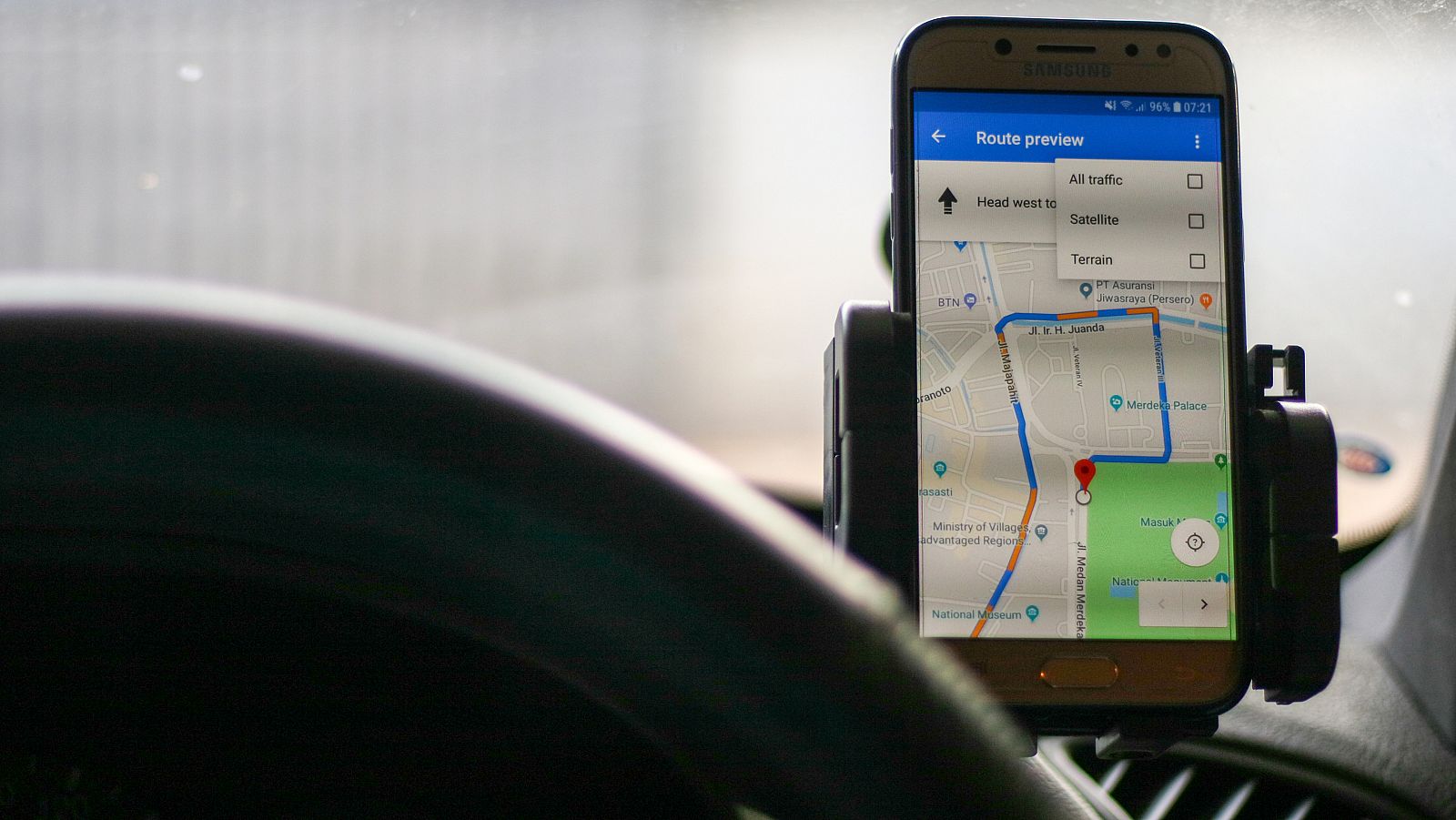 Hasta ahora, Google Maps utilizaba una voz para dar las instrucciones en su modo navegación que dejaba oír su carácter robótico.