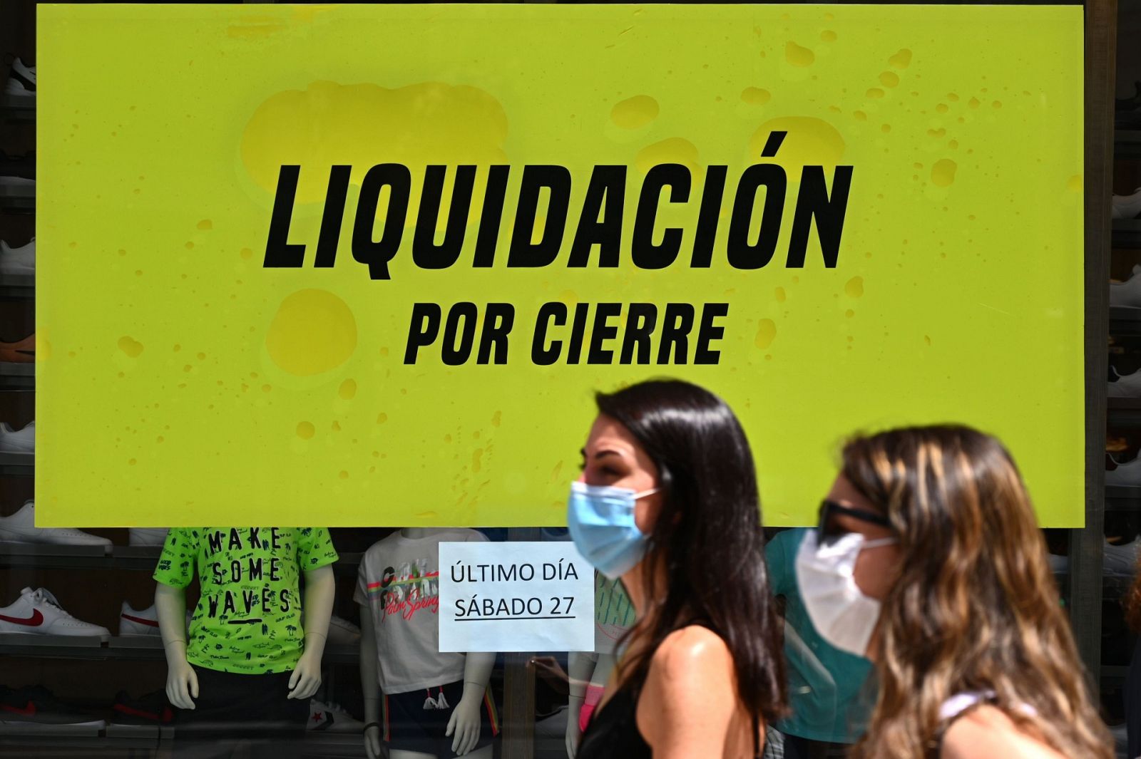 Un comercio anuncia la liquidación de artículos