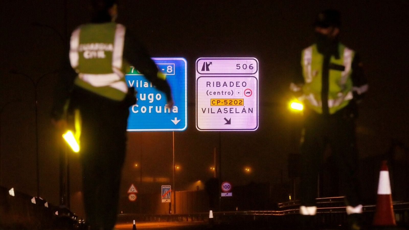 Tres patrullas de la Guardia Civil realizan esta madrugada controles en la Autovía A-8 que comunica con Asturias en Ribadeo (Lugo)