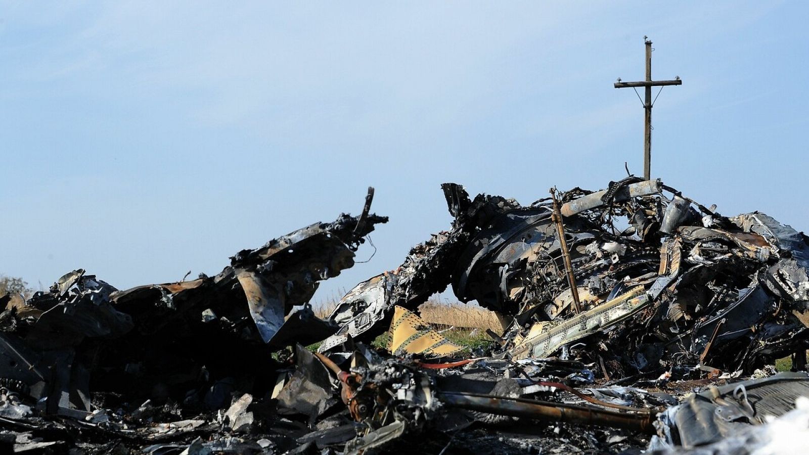 Una foto de archivo muestra los restos del vuelo MH17 de Malaysia Airlines