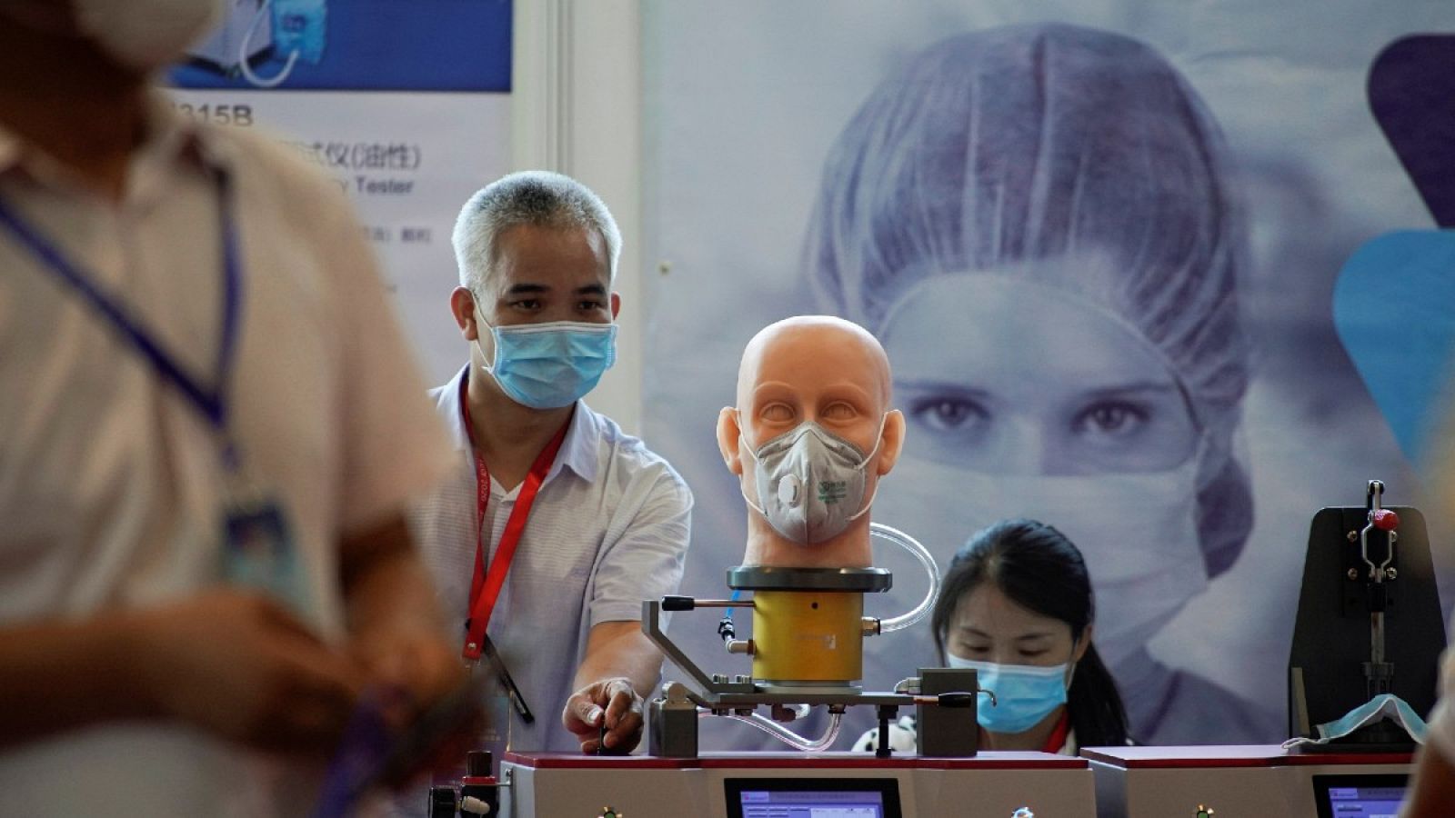 Shanghái acoge una feria de material de prevención ante epidemias, durante la pandemia de coronavirus