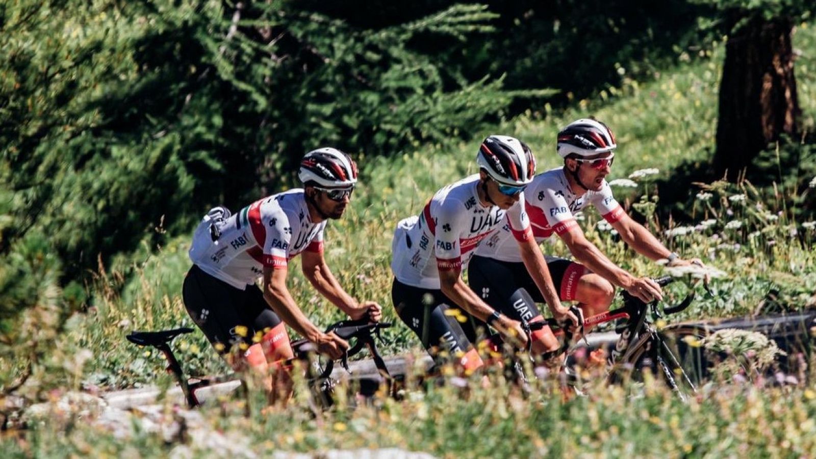 Ciclistas del UAE Emirates Team