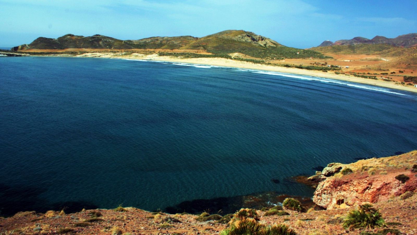 La bahía de los Genoveses situada en el Parque Natural del Cabo de Gata-Níjar, Almería