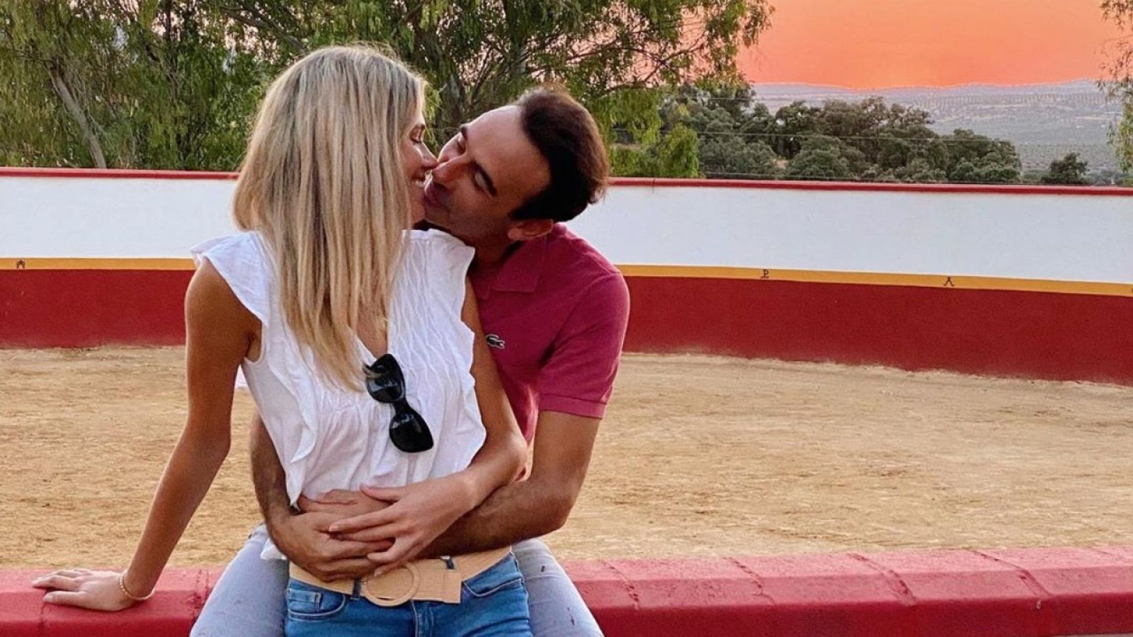  El beso de Enrique Ponce y Ana Soria en Instagram
