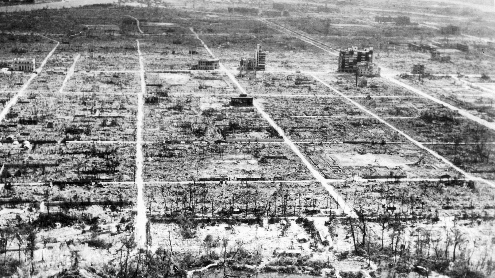 Vista aérea de Hiroshima, totalmente arrasada tras el lanzamiento de la bomba nuclear.
