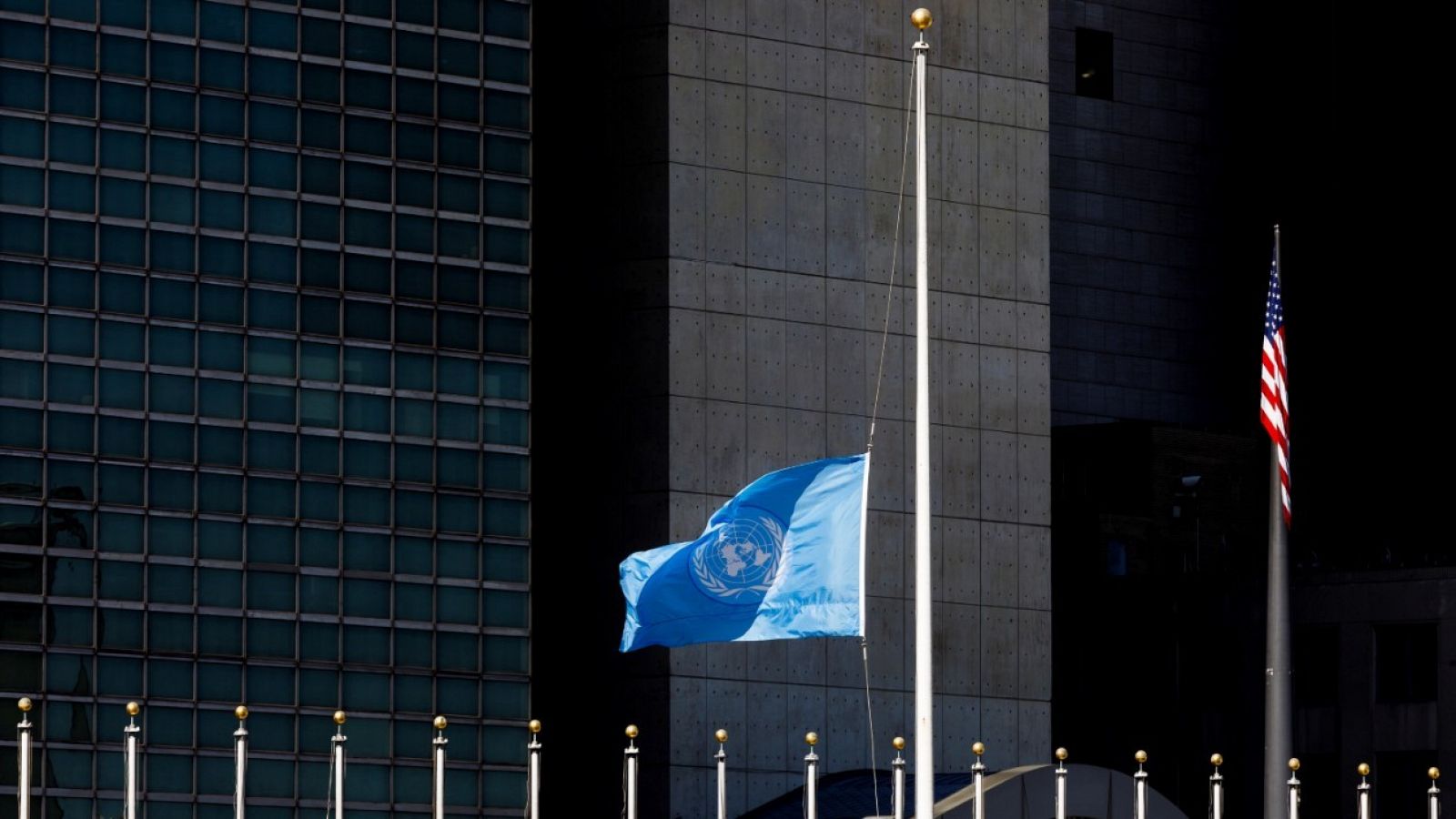 Un plano de la fachada de la sede de Naciones Unidas en Nueva York. 