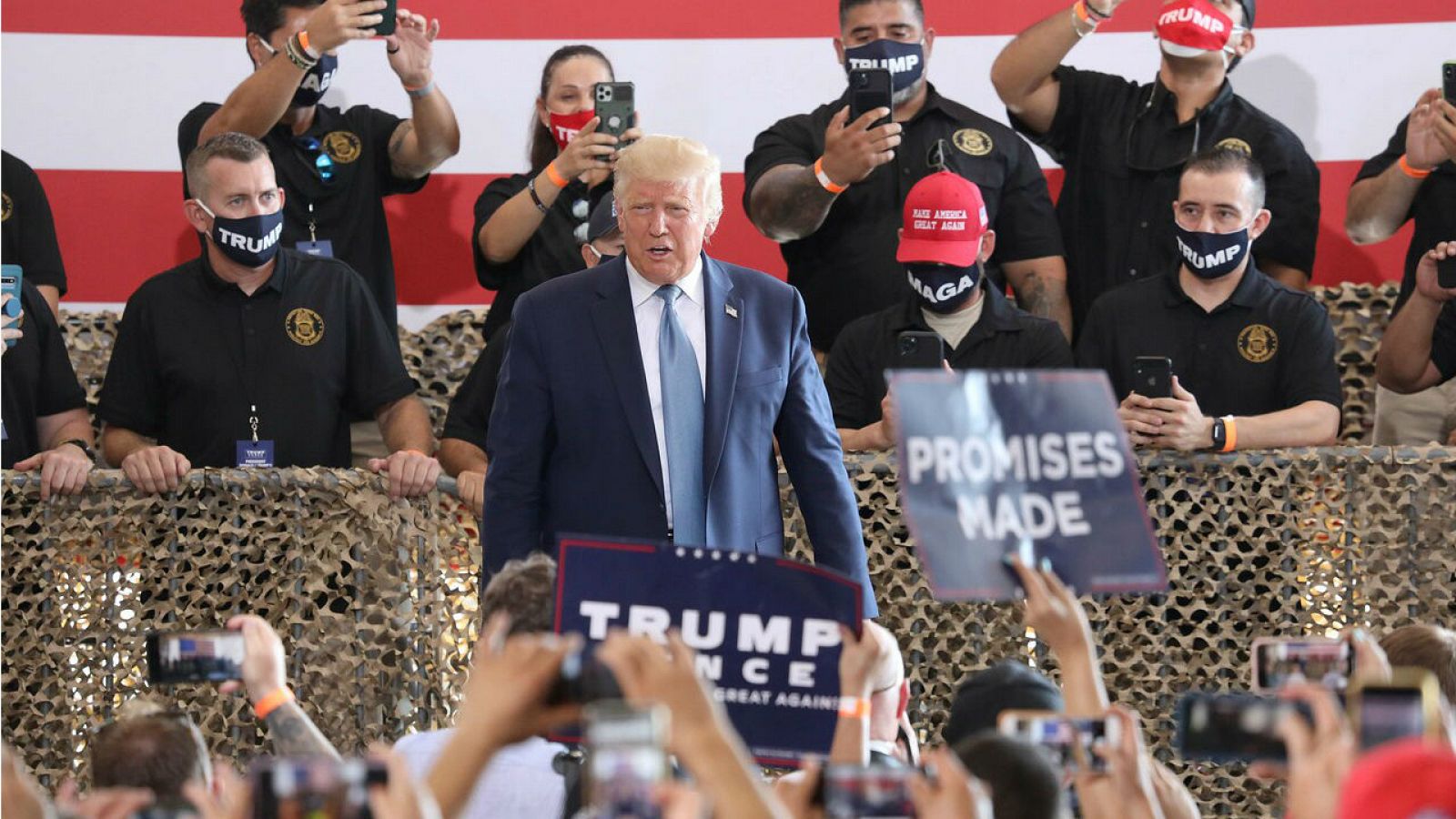 El presidente de los Estados Unidos, Donald Trump, asiste a un mitin de campaña en Yuma, Arizona.