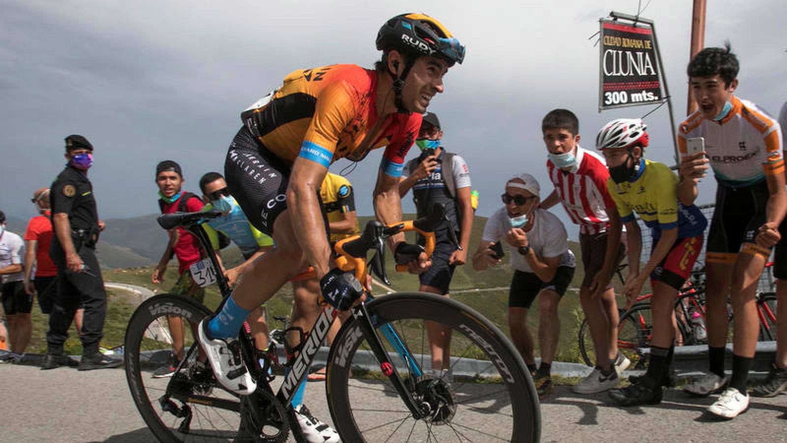 El ciclista Mikel Landa, del Bahrain,en una de las rampas de la tercera etapa de la Vuelta a Burgos: