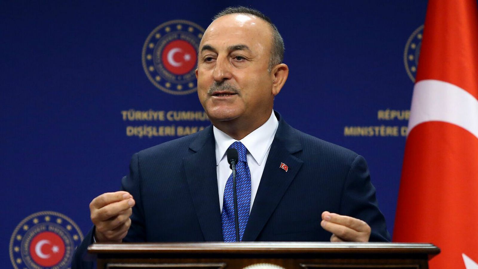El ministro de Relaciones Exteriores de Turquía, Mevlut Cavusoglu, celebra una conferencia de prensa conjunta con el ministro de Relaciones Exteriores de Alemania después de su reunión en el Ministerio de Relaciones Exteriores de Turquía en Ankara.